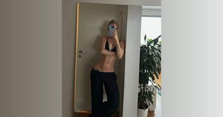 Annagretaaaa nude model pic