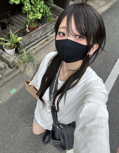 eye shiny xxx actress gallery