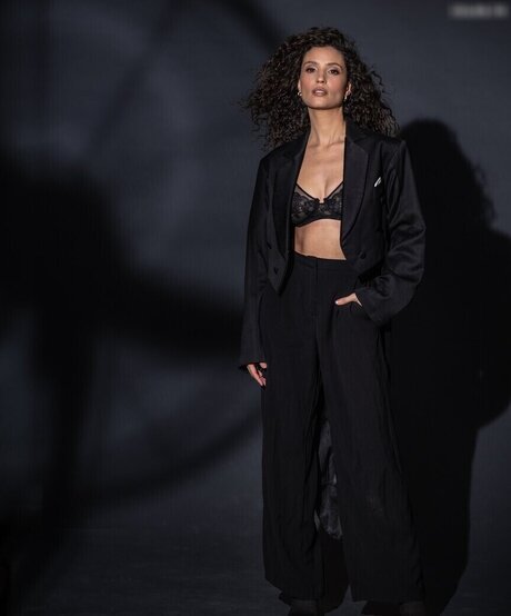 Nadine Menz model top img