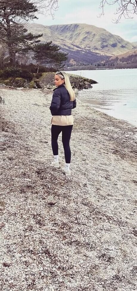 Eilidh Scott adult model archive