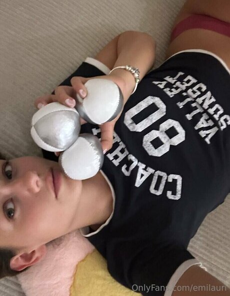 emilauri star hot pic