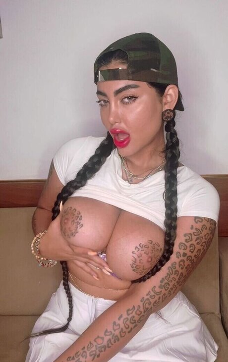 Aida Nikbakhti model images