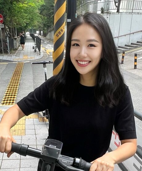 Thea Lee perfect pornstar img