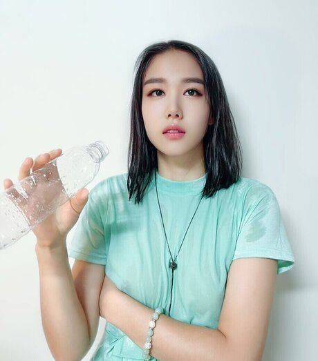 Thea Lee model nude img