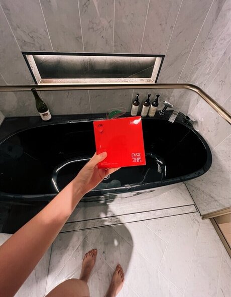 Thea Lee sex model image