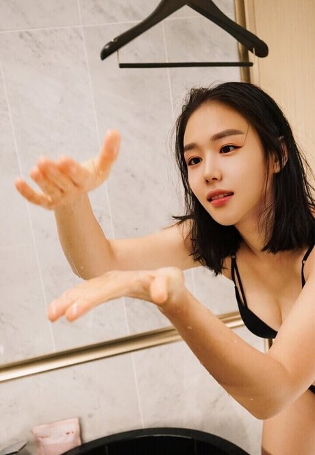 Thea Lee pornstar xxx gallery