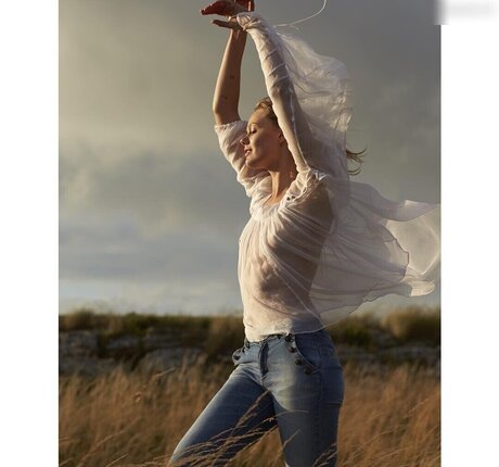 Frida Gustavsson pretty model image