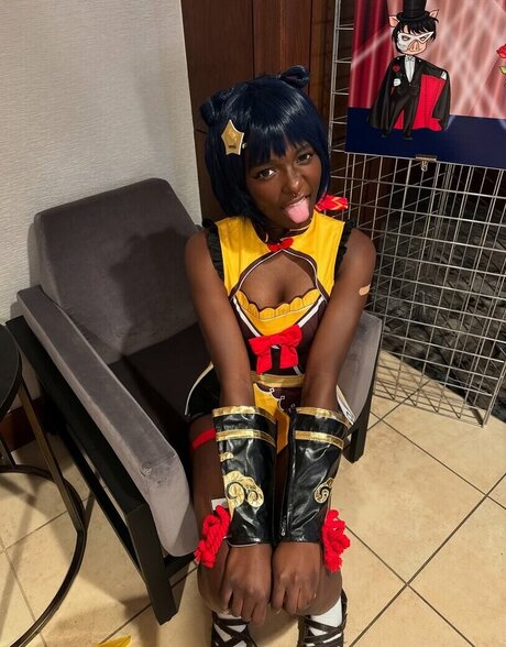 Ramennudedolls star art galleries