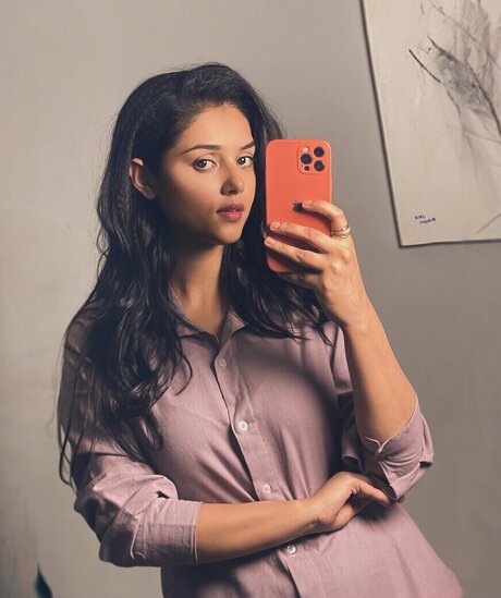 Mallika Singh perfect star photo