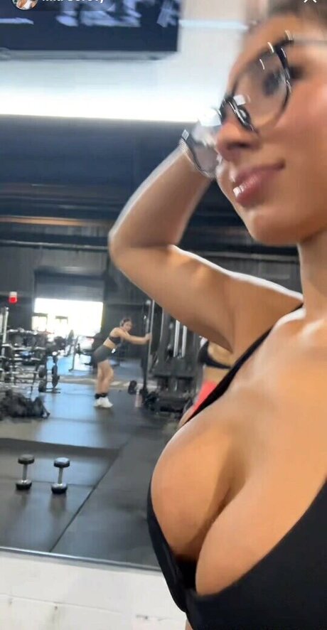 Mia Sorety top model pics