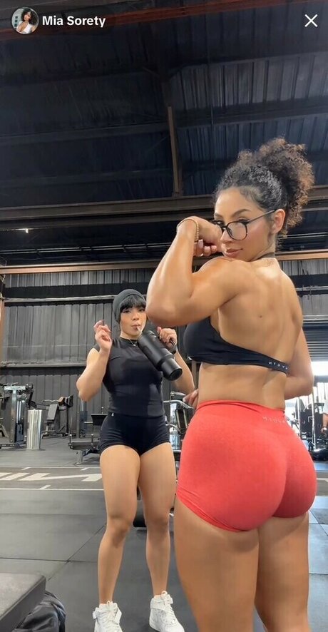 Mia Sorety sex model pictures