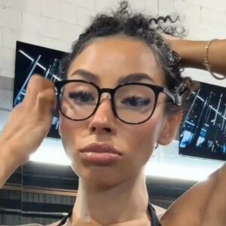 Mia Sorety model adult pics