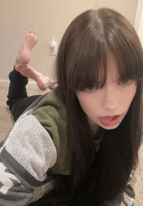 isizzly nude model image