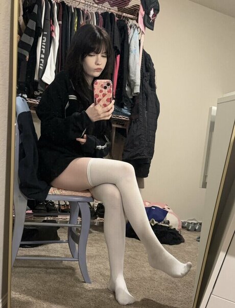 isizzly erotic model image