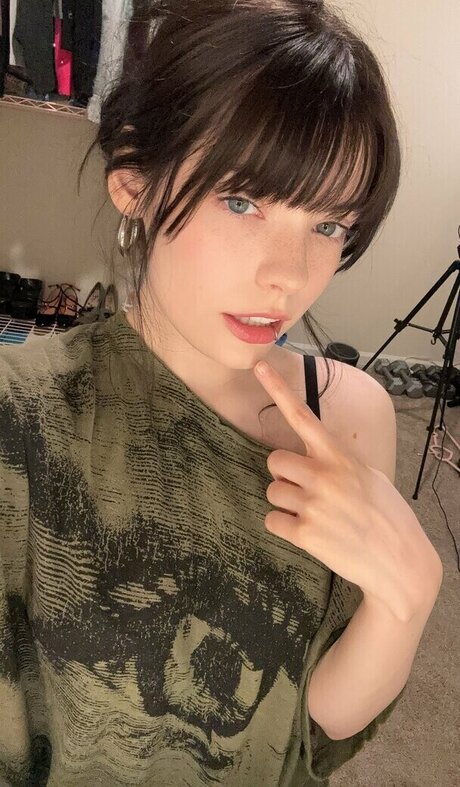 isizzly exclusive actress pictures