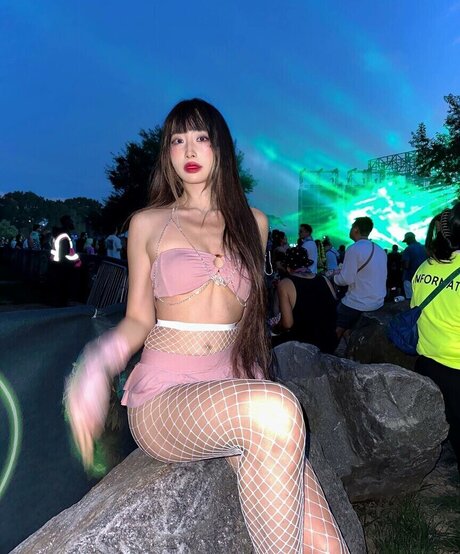 mollyshen art model archive