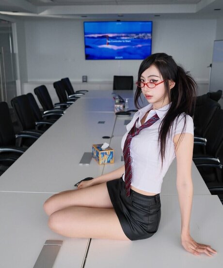 mollyshen pretty actress img