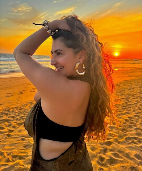 Shivaleeka Oberoi hot model archive