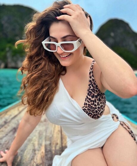 Shivaleeka Oberoi adult star pic