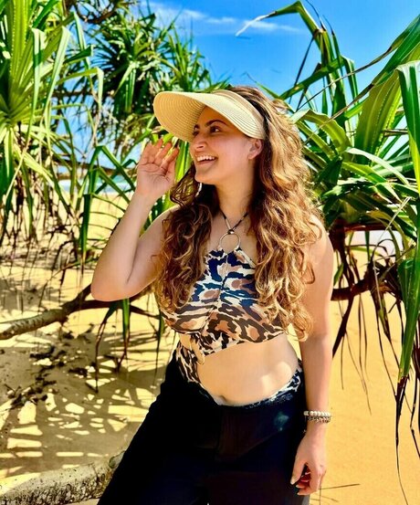 Shivaleeka Oberoi free model pictures