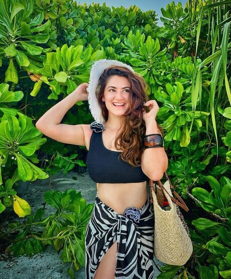 Shivaleeka Oberoi star exclusive img