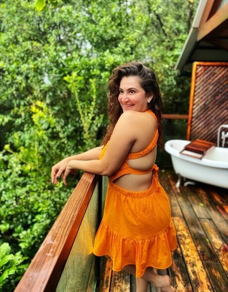 Shivaleeka Oberoi model hot galleries