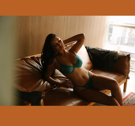 jasmineraddon model exclusive img