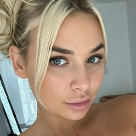 Beth Quinn pretty pornstar gallery