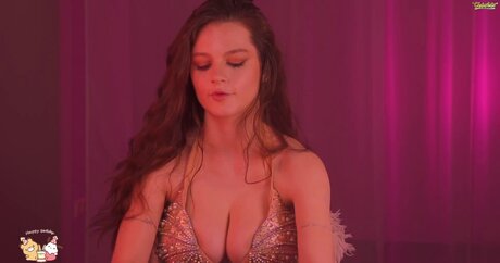 Lorienn model sexy picture