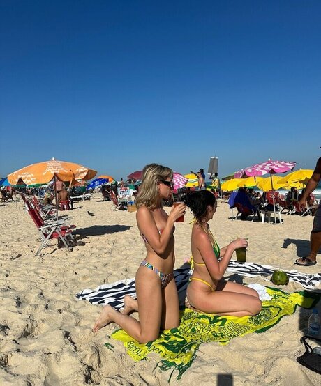 izzipoopi sexy actress pictures