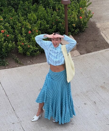 izzipoopi model pretty img