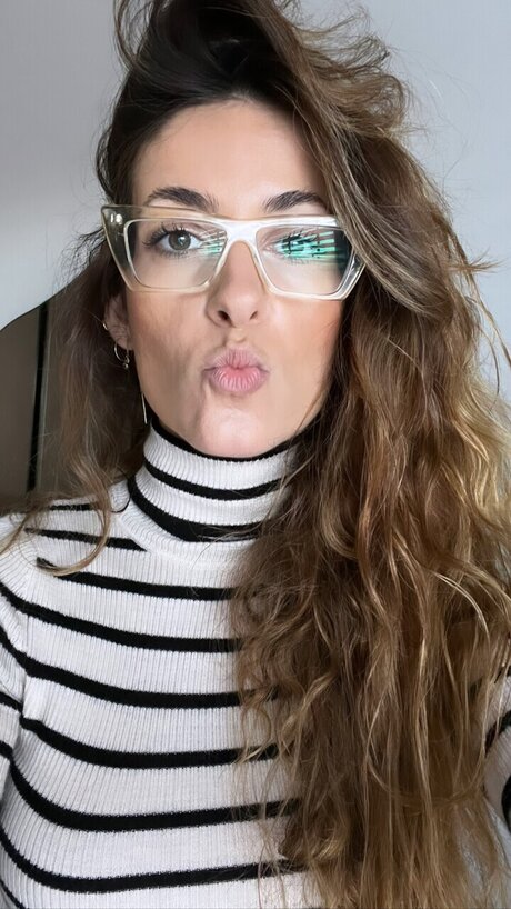 Ava Chris sexy actress img