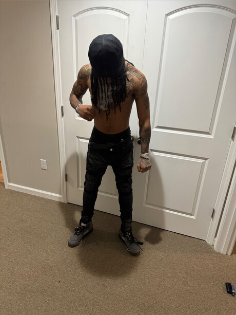 HoochieDaddy43 star sexy picture