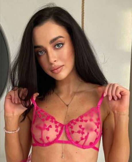 Nomi Noir pretty model gallery