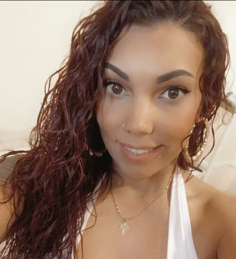 Tequila Rose star exclusive photo