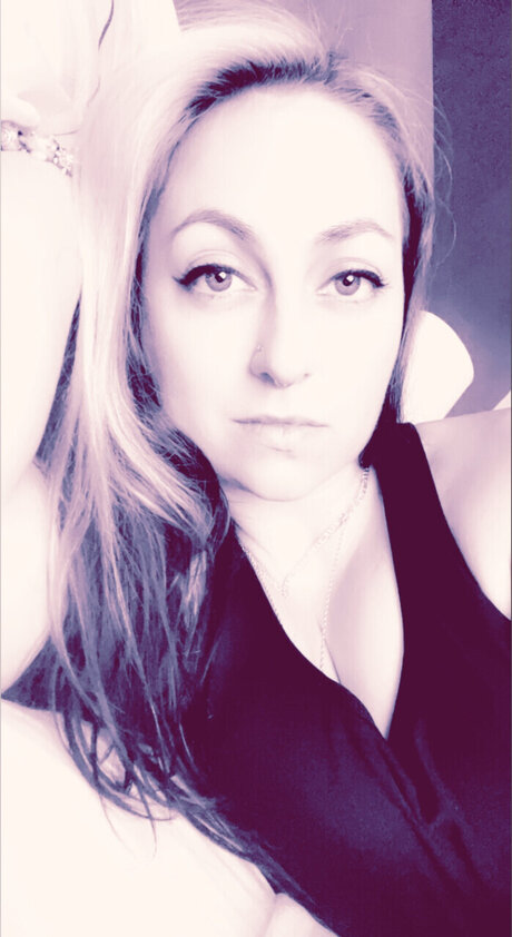 Nyxa model top photos