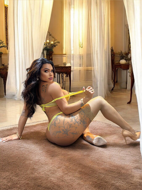 GABRYYELLA DANTAS model pornographic img