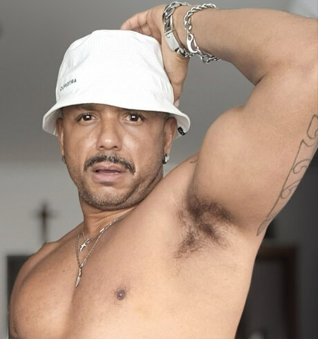 Bento Caminhoneiro model naked pictures