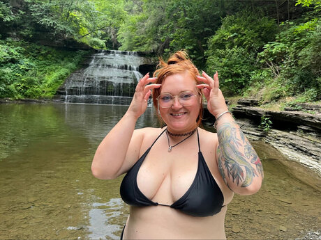 RedHeadEmmy hot actress img