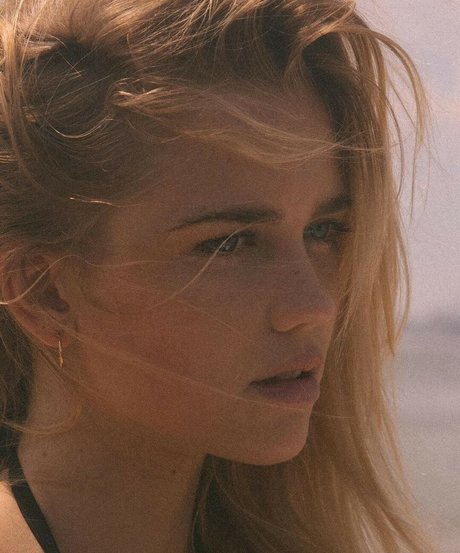 oliviaabonn hd pornstar img