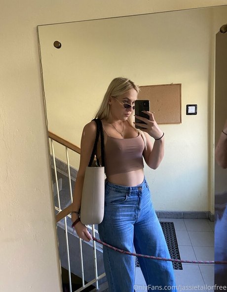 jassietailorfree naked model img