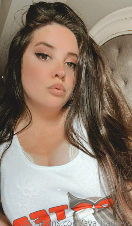 ava hadleyy art star pic