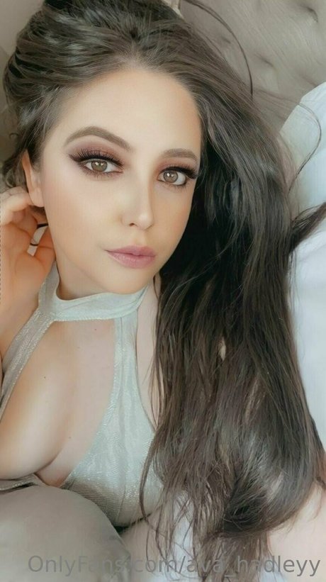 ava hadleyy hd model pic