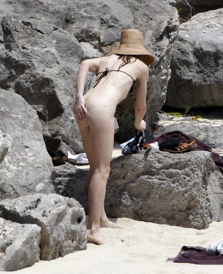 Charlotte Gainsbourg sexy actress photo