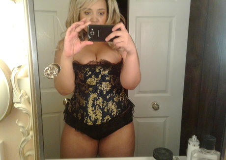 itslivsavage naked model images