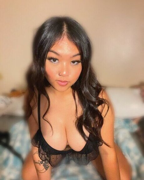 Sweetbabyelliee pornographic model pics