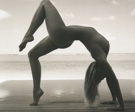 Genevieve Morton exclusive model pic