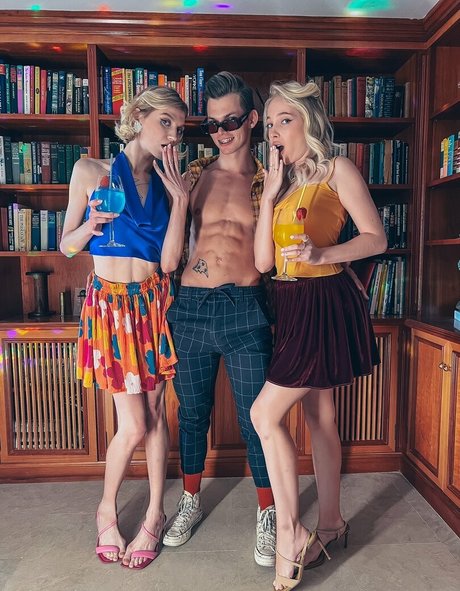 Molly Devon beautiful pornstar galleries