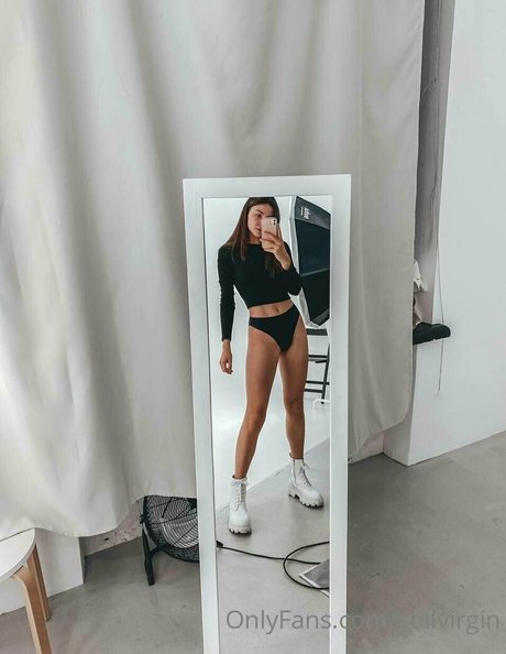 stillvirgin model hd images