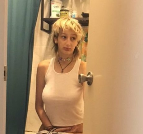 anya401 erotic actress pic